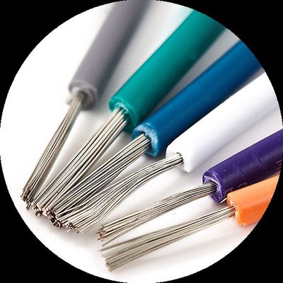 耐薬品性、柔軟性に優れたPFAリード線。高温用途における優れた電気絶縁性。